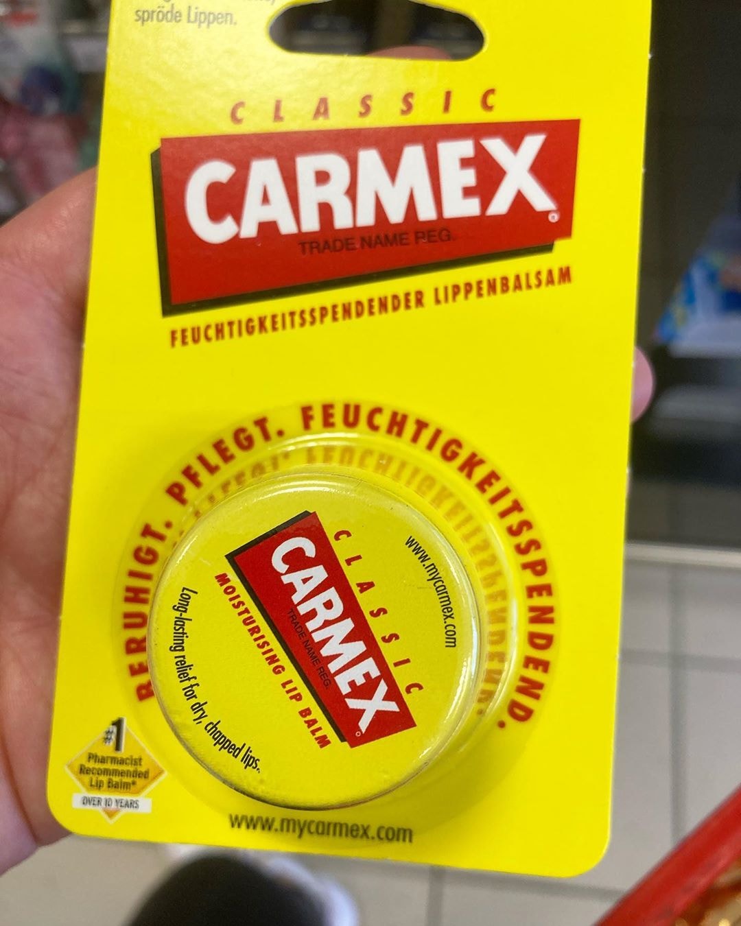 Sáp dưỡng môi Carmex đặc trị cho môi nứt nẻ