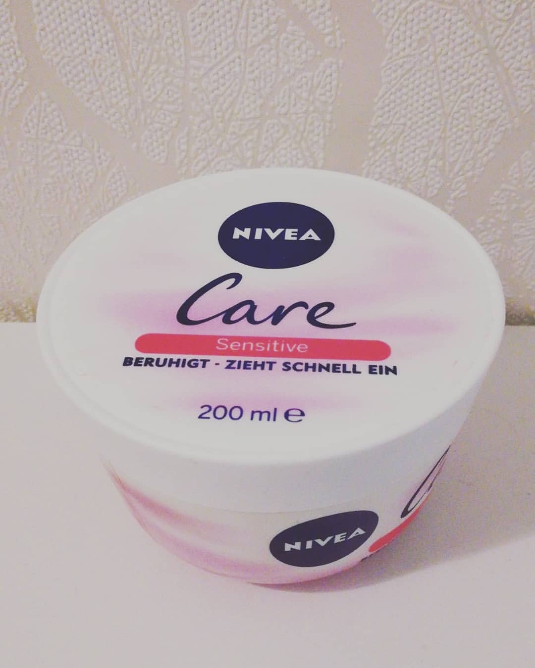 Kem dưỡng ẩm Nivea Care dành cho da nhạy cảm